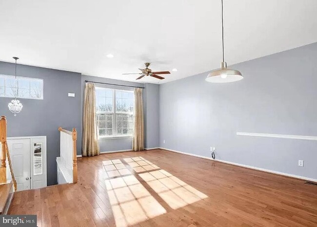 Building Photo - 112 Regents Ct