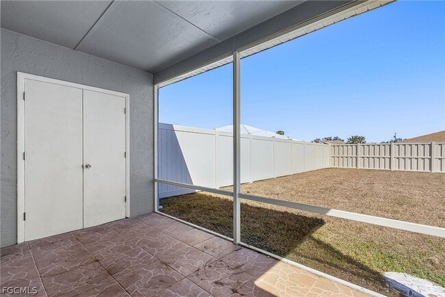 Building Photo - 527 SE 6th Ave