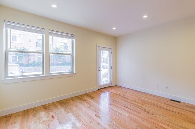 Building Photo - 1541 Ogden St