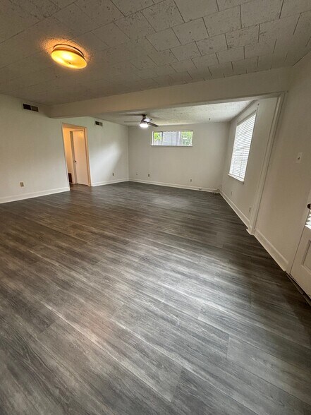Building Photo - 1322 Knollwood Dr