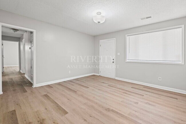 Building Photo - Westwood Beauty!!! Section 8 Welcomed !!!!