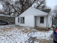 Building Photo - Charming 2 Bed/1 Bath Home Near the K-Stat...