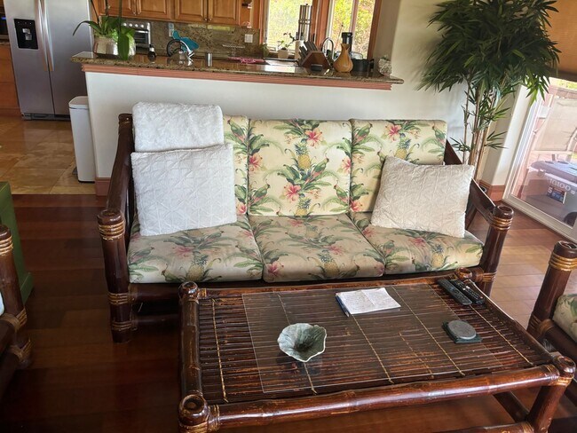 Building Photo - Stunning Launiupoko 2BR Rental – Ocean Vie...