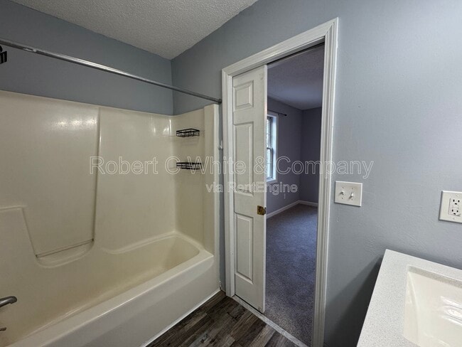 Building Photo - 94 Quiet Woods Rd