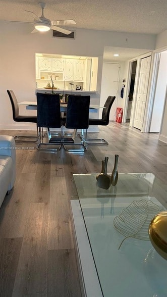 Building Photo - 140 Lakeview Dr