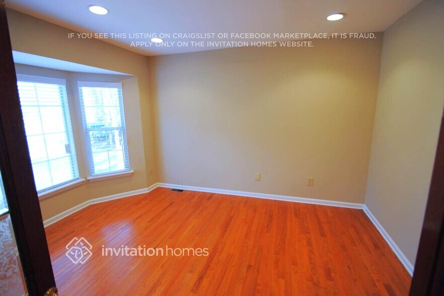 Building Photo - 740 Greenwood Ln SW