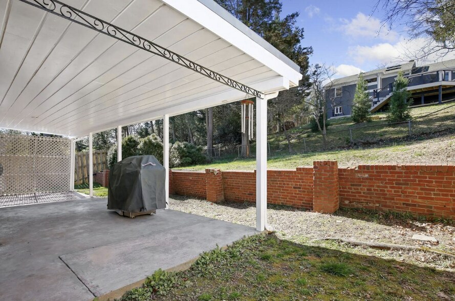 Building Photo - 5612 Massachusetts Ave