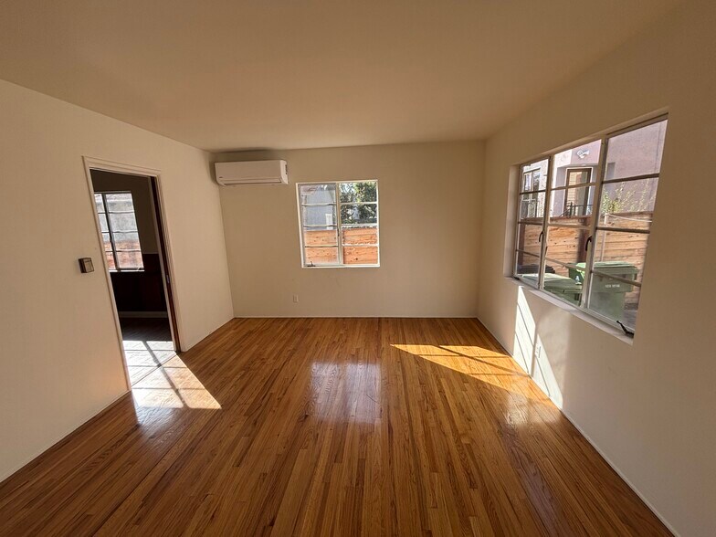 Building Photo - 4616 Kingswell Ave