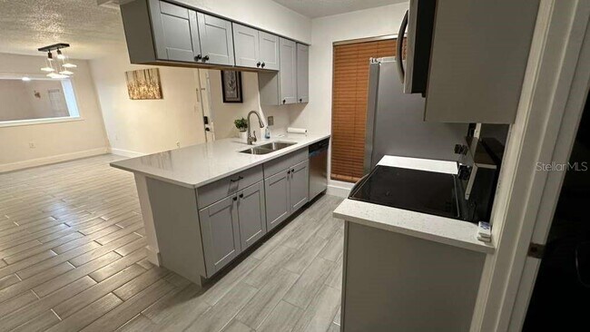 Building Photo - 6246 Oak Cluster Cir