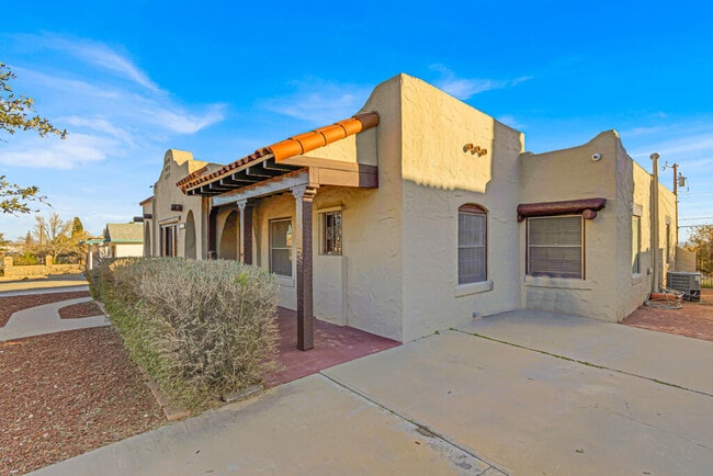 Building Photo - 2708 Richmond Ave