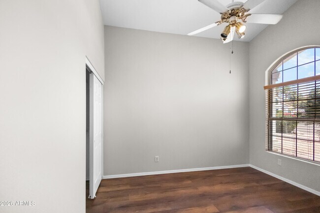 Building Photo - 1214 E Beverly Ln