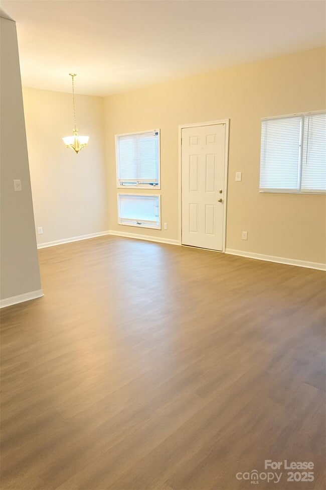 Building Photo - 1840 J Julian Ln