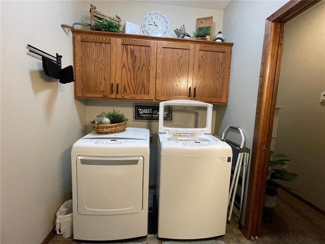 Building Photo - 27 5th St