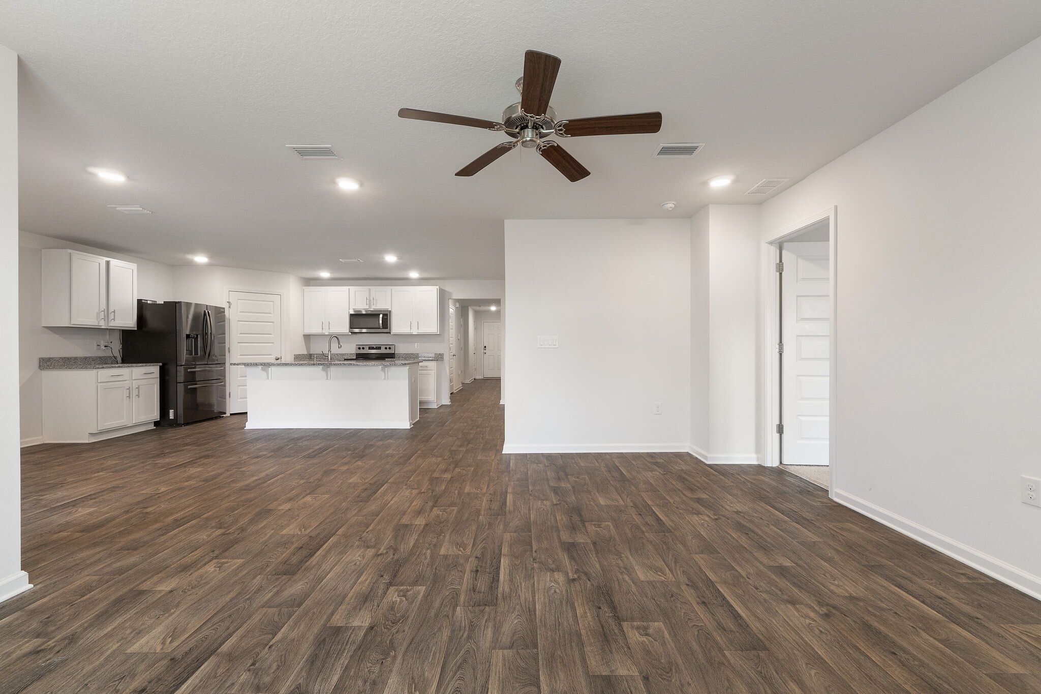 Building Photo - 7805 Lakeside Oaks Dr