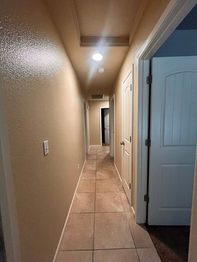 Building Photo - 2307 Tahoe Ave