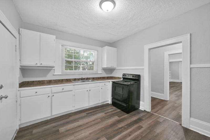 Building Photo - 326 Basswood St