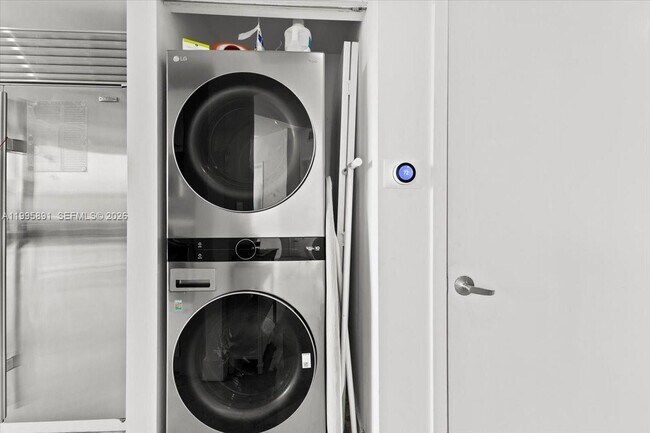 Building Photo - 18201 Collins Ave