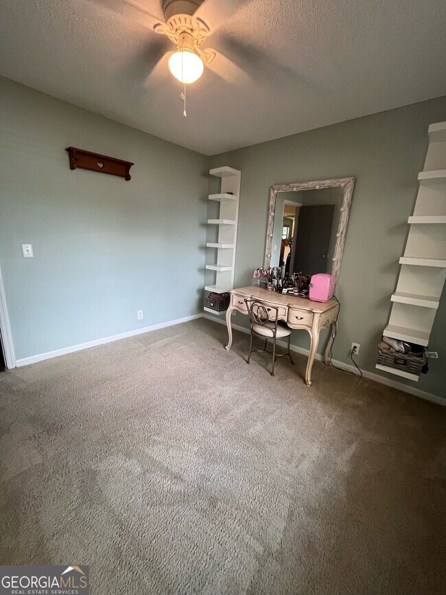 Building Photo - 315 Sunnyside Dr