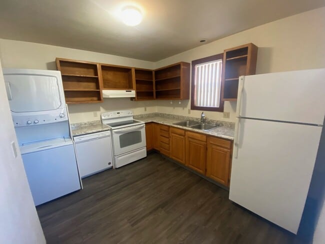 Building Photo - $1895/mo Adorable 2-Story Home Close to Ca...