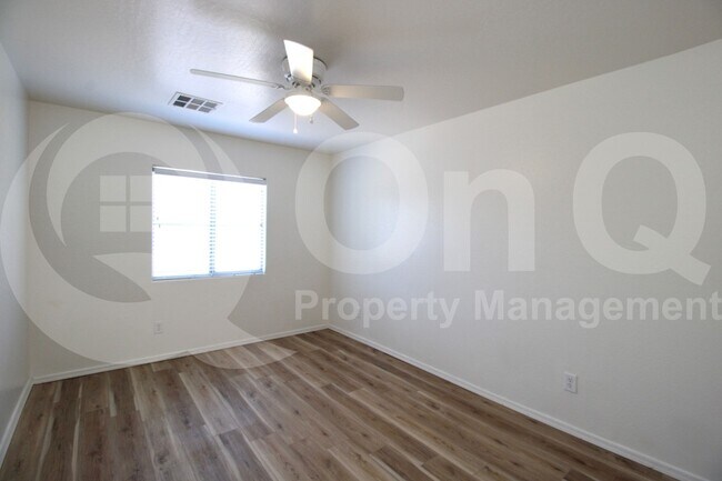 Building Photo - 3813 E Santa Fe Ln