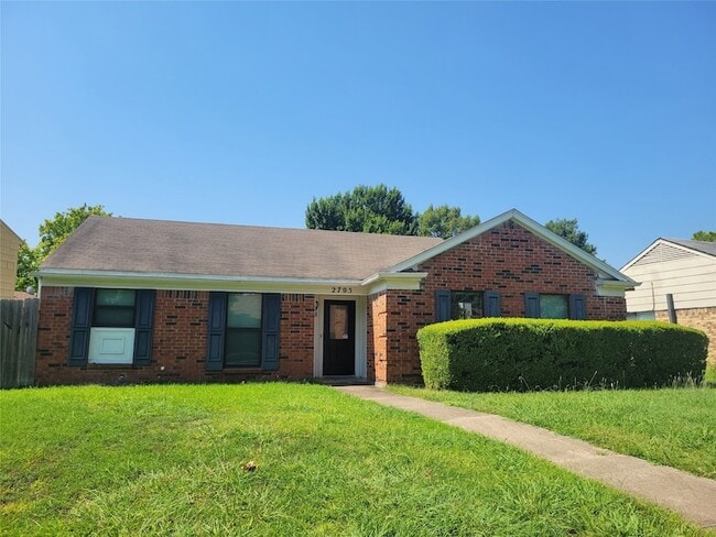 Primary Photo - 2705 Riviera Dr