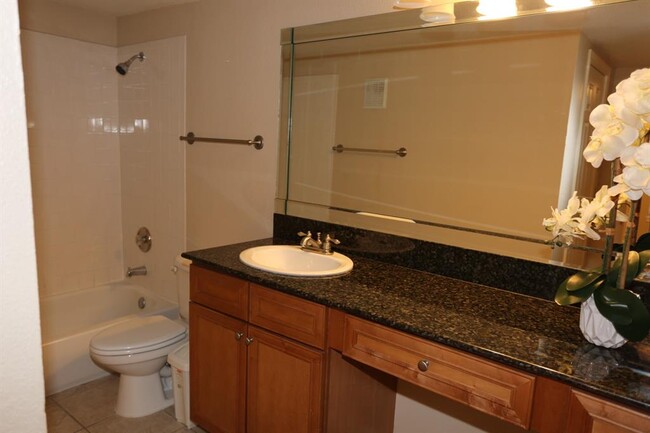 Building Photo - 2255 Braeswood Park Dr