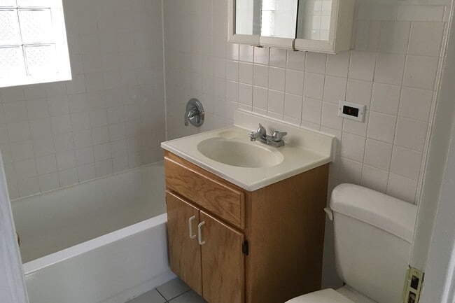 Interior Photo - 5415 S. Woodlawn Avenue