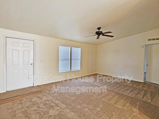 Building Photo - 4400 Vicki Ann Rd