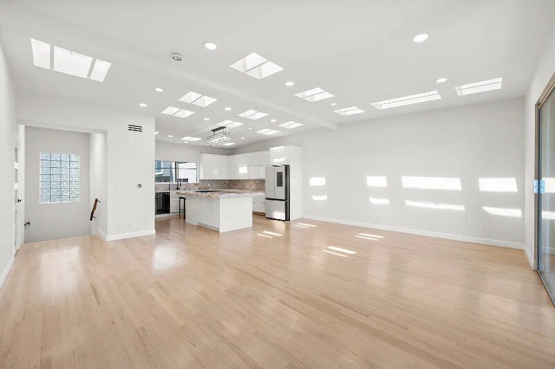 Building Photo - 314 5th Ave