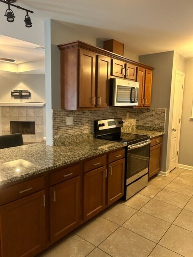 Building Photo - Beautiful 3 BD 2 BA Home