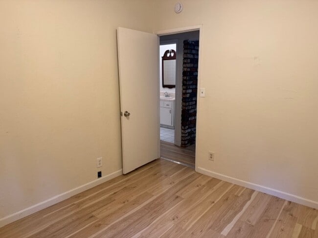 Building Photo - 3-Bedroom, 1-Bathroom Home on 2 Acres in Aptos