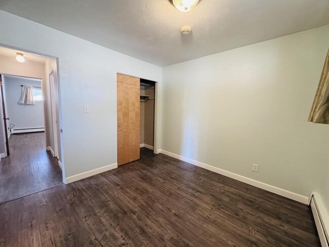Building Photo - 1095 Helena Ave