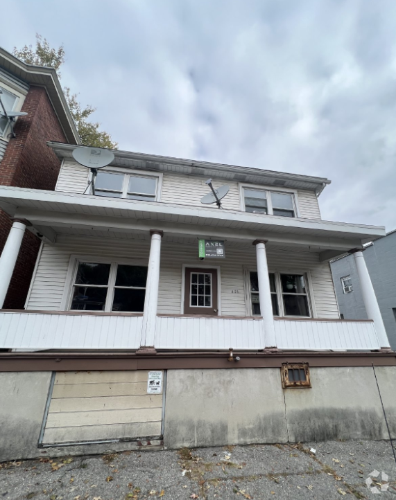 Building Photo - Available Now! 2BR 1BA in Tamaqua!