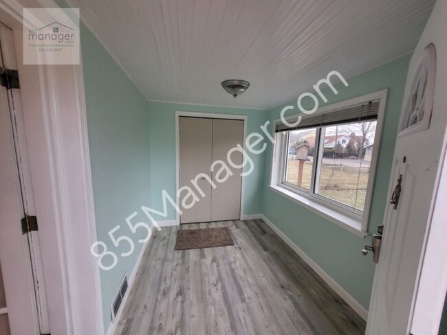 Building Photo - HOLIDAY Special $200 off. Exceptional Rental Opportunity: Explore Comfort and Convenience in Wate...