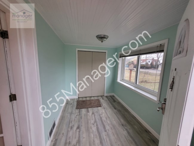 Building Photo - REDUCED RENT Exceptional Rental Opportunity: Explore Comfort and Convenience in Waterford, MI!