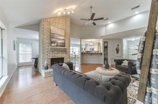 Building Photo - 5701 Village Arbour Dr