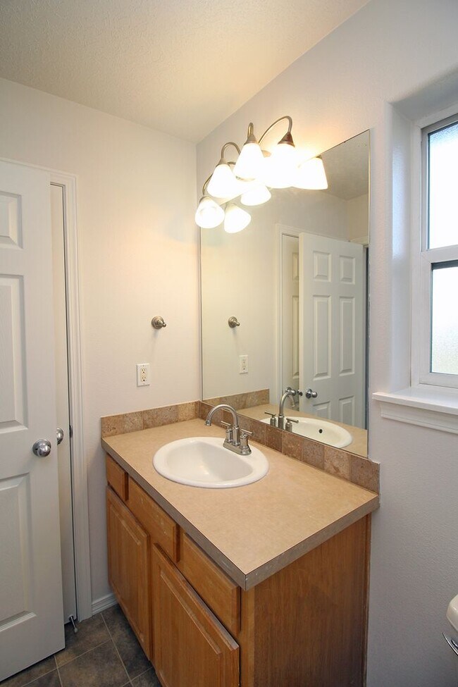 Building Photo - 1630 SE 4th St