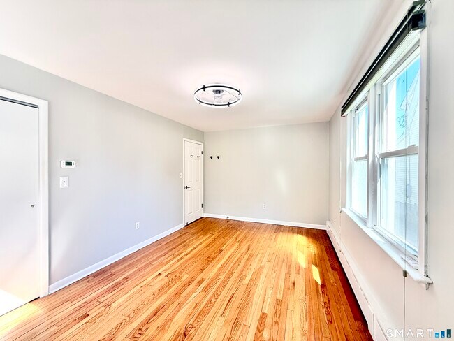 Building Photo - 120 Culloden Rd