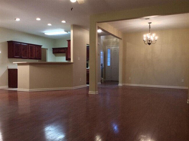 Building Photo - 3BD/2.5BA with Bonus Room in Collierville Farms.  Over 2300 sq ft!.  Pets are welcome!