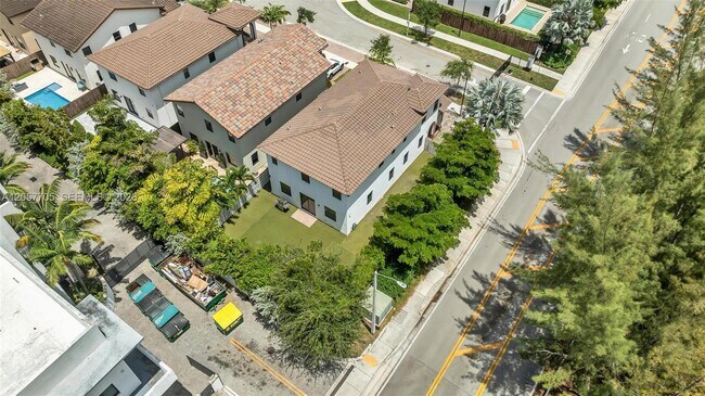 Building Photo - 10204 NW 86th St