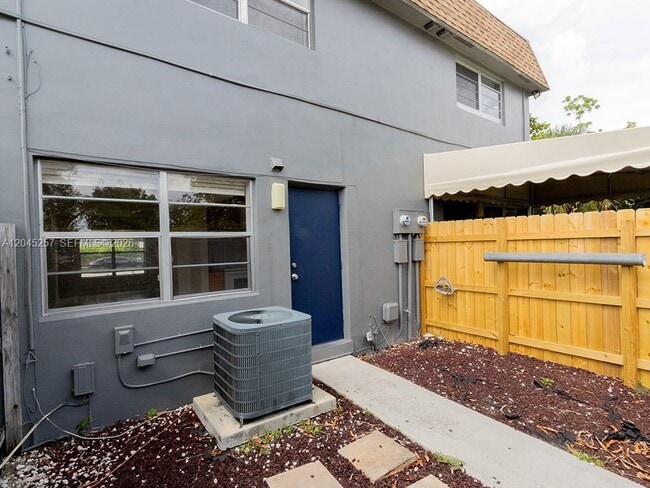 Building Photo - 4648 NW 9th Dr