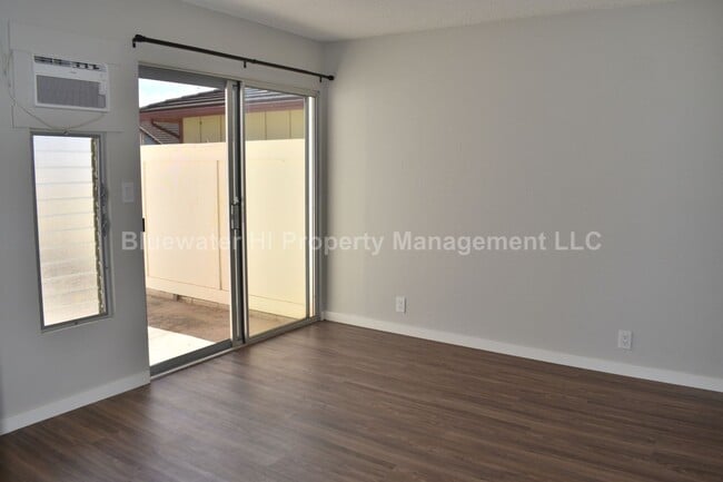 Building Photo - Renovated Single Level 3/2 w/ garage Waipi...