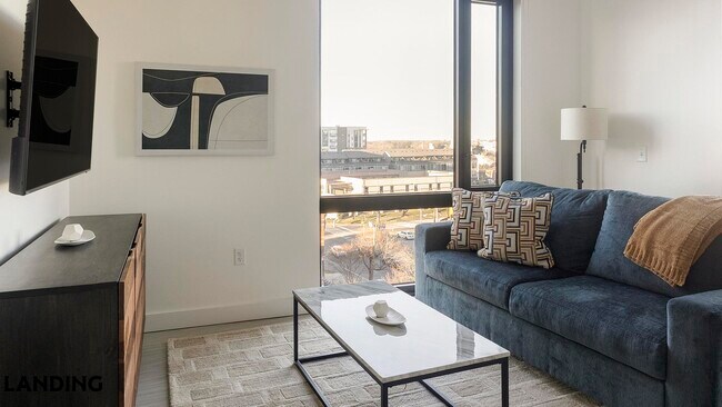 Building Photo - 1007 S Mint St