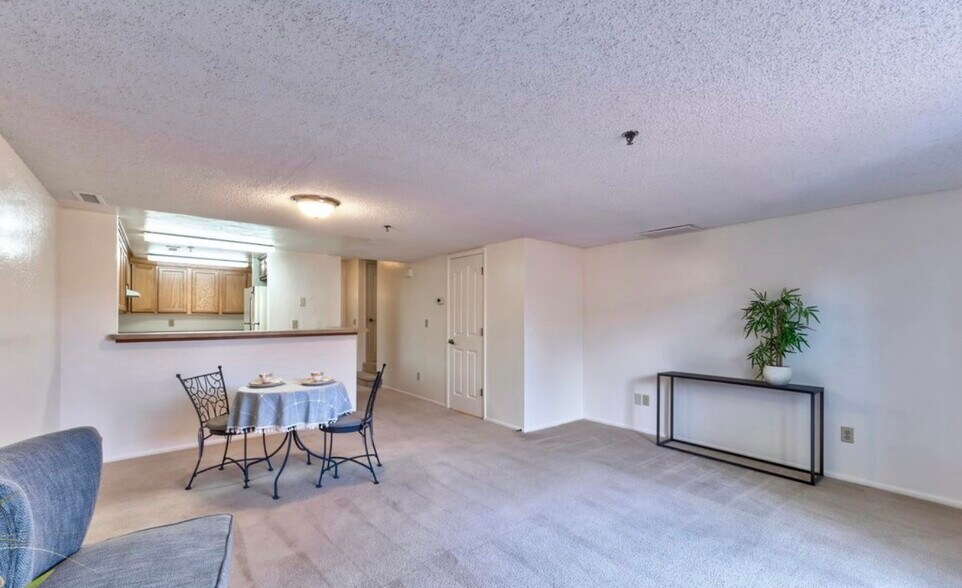 Building Photo - 1246 N Barzona Ave