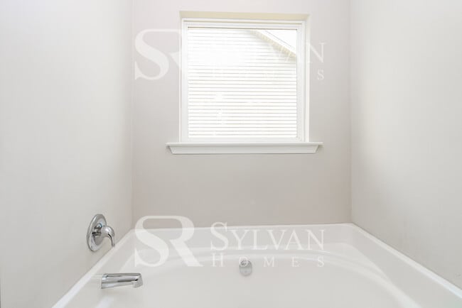 Building Photo - Prepare to fall in love with this 4 bedroom, 2.5 bathroom home