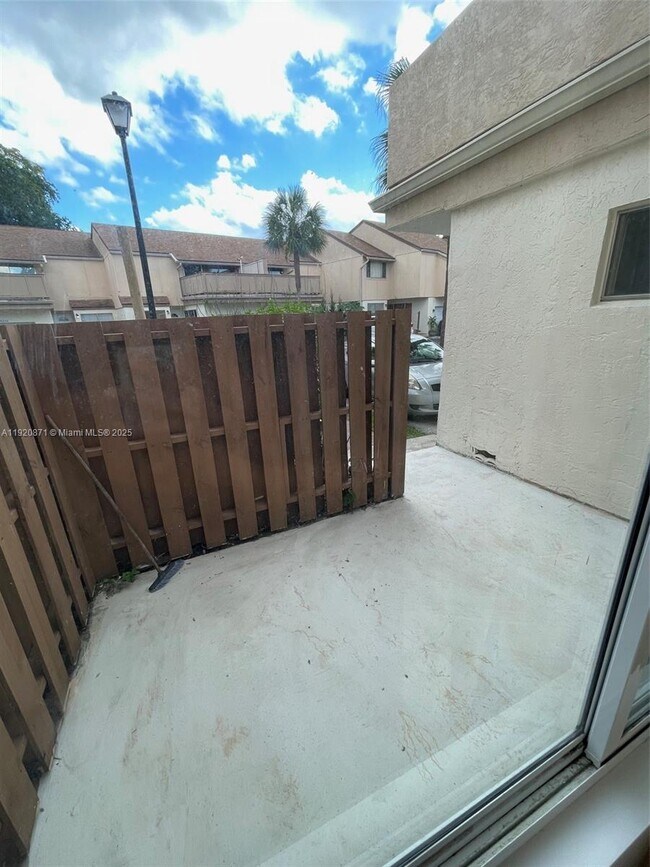 Building Photo - 8237 NW 8th Ct