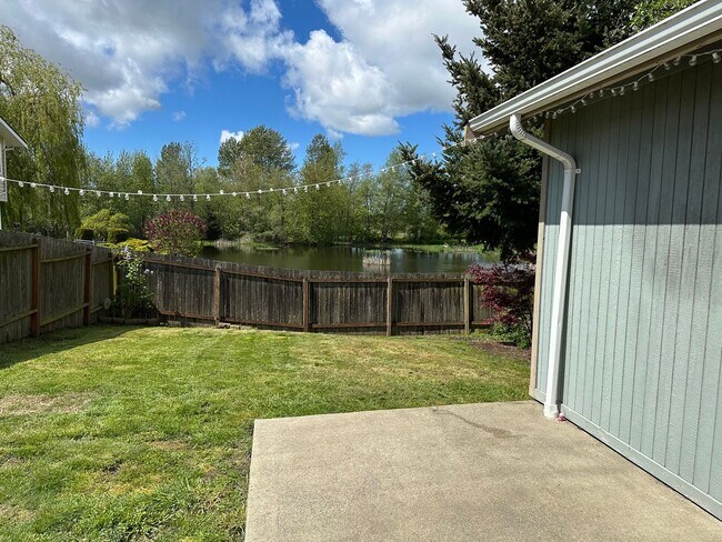 Building Photo - Ferndale 3 Bedroom 2 bath Rambler Small Pe...
