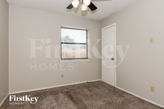 Building Photo - 14912 Oakwood Ln