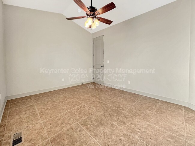 Building Photo - 3349 N Justin Ave