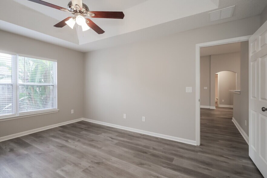 Building Photo - 801 Esquire Ln